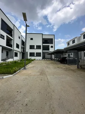 5bdrm Duplex in Before Paradise, Life Camp for rent