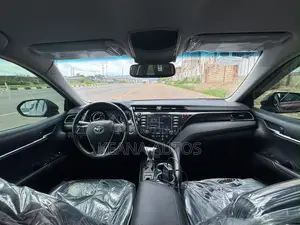 Toyota Camry XLE (2.5L 4cyl 8A) 2019 Maroon