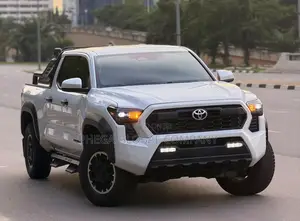 Toyota Tacoma SR5 Access Cab 6' Bed AT 2024 White
