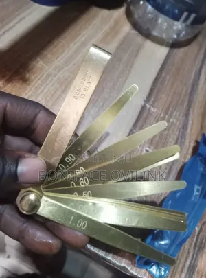 Metric Thickness Feeler Gauge 0.05–1mm 13 Blades Brass