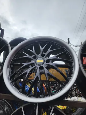 19inch Staggered Deep Dish Rim.