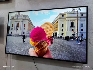 50" Inches Samsung Crystal Clear Premium Uhd HDR Sleek Smart TV