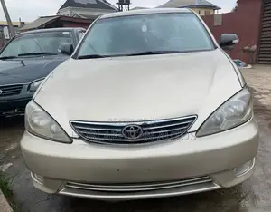 Toyota Camry LE 4dr Sedan (2.4L 4cyl 4A) 2004 Gold