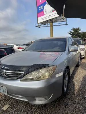 Toyota Camry LE 4dr Sedan (2.4L 4cyl 5A) 2005 Silver