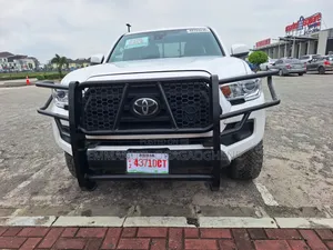 Toyota Tacoma 2023 White