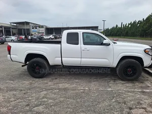 Toyota Tacoma 2023 White