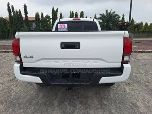 Toyota Tacoma 2023 White