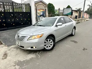 Toyota Camry XLE V6 4dr Sedan (3.5L 6cyl 6AM) 2009 Silver