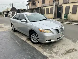 Toyota Camry XLE V6 4dr Sedan (3.5L 6cyl 6AM) 2009 Silver