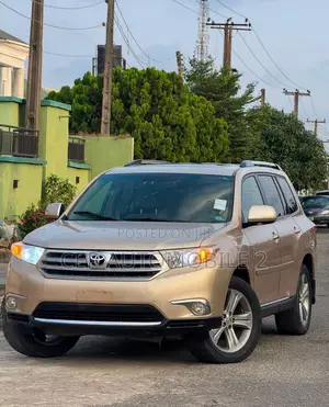 Toyota Highlander Limited 3.5l 4WD 2013 Gold