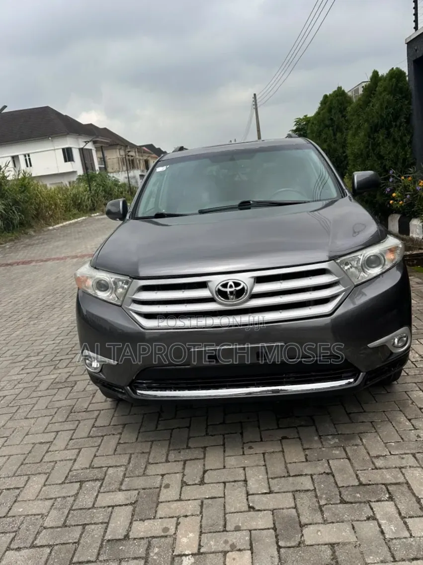 Toyota Highlander Limited 2012 Gray