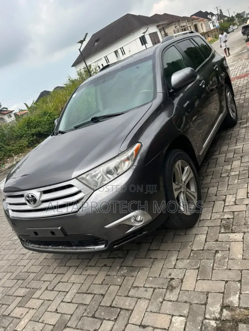 Toyota Highlander Limited 2012 Gray