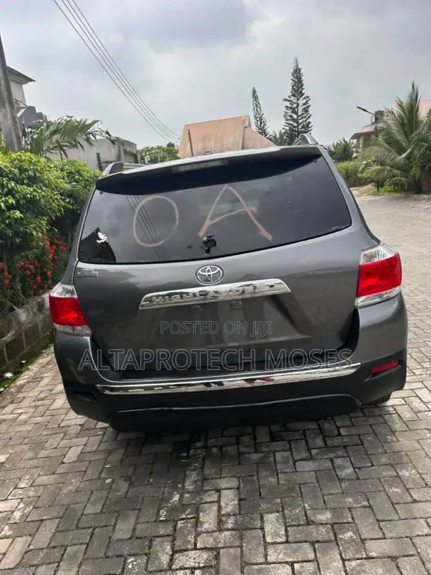 Toyota Highlander Limited 2012 Gray