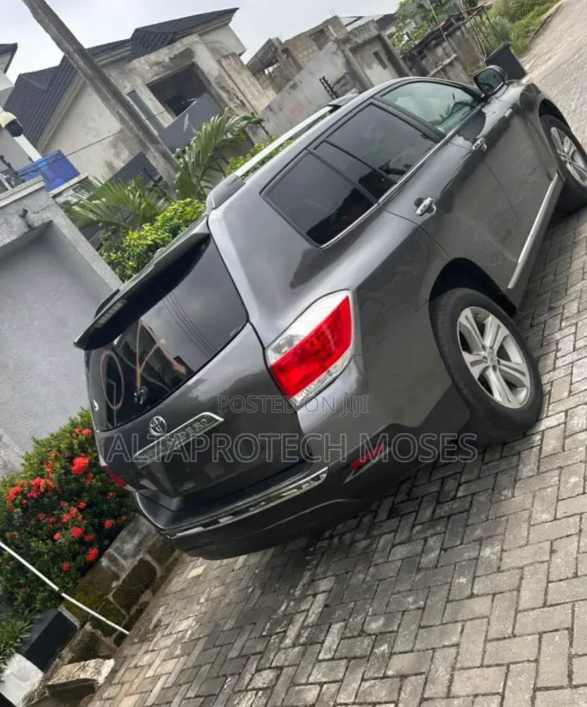 Toyota Highlander Limited 2012 Gray