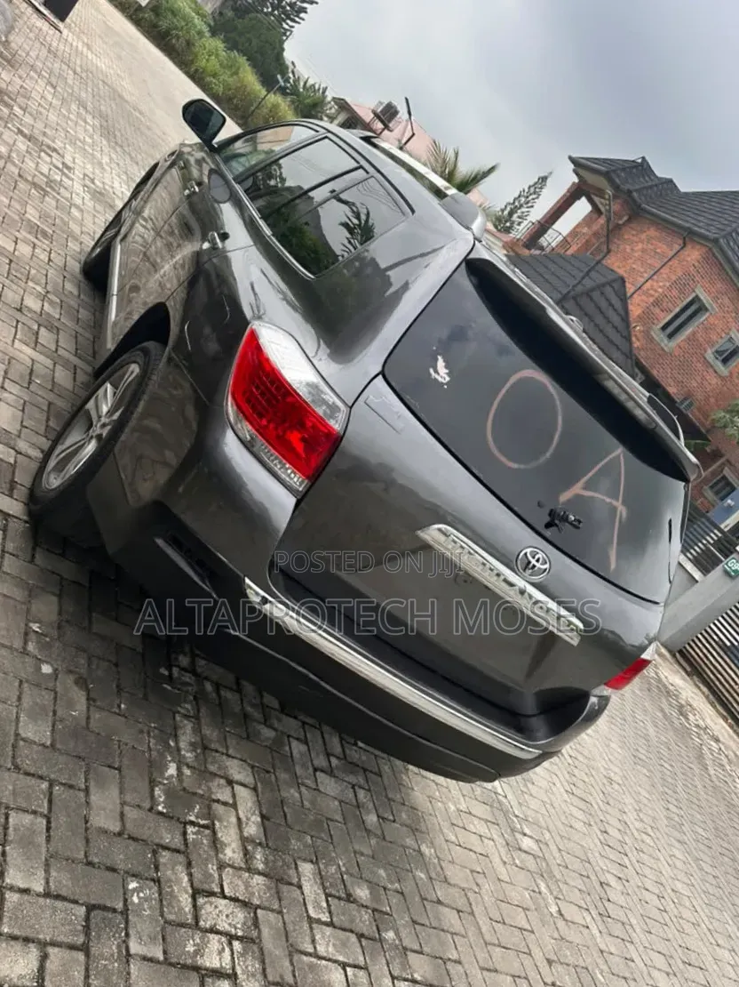 Toyota Highlander Limited 2012 Gray