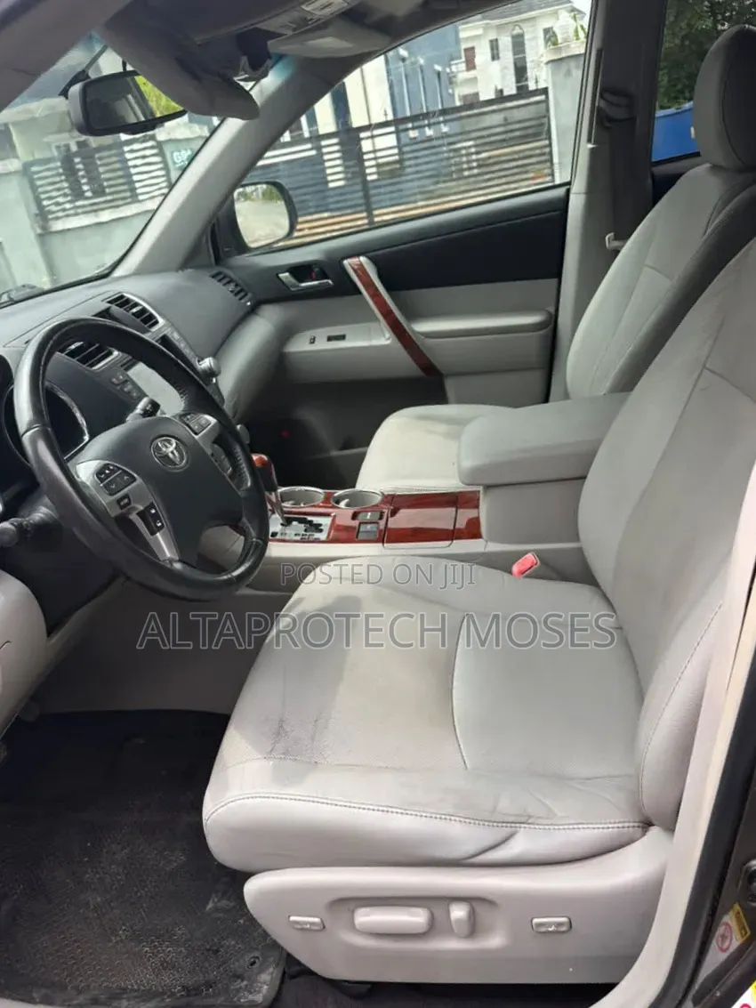 Toyota Highlander Limited 2012 Gray