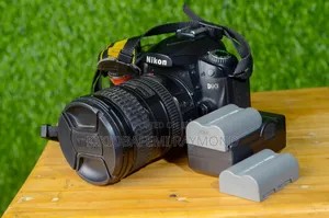 Nikon D90 DSLR With Lens, Battery Bag – Perfect Condition