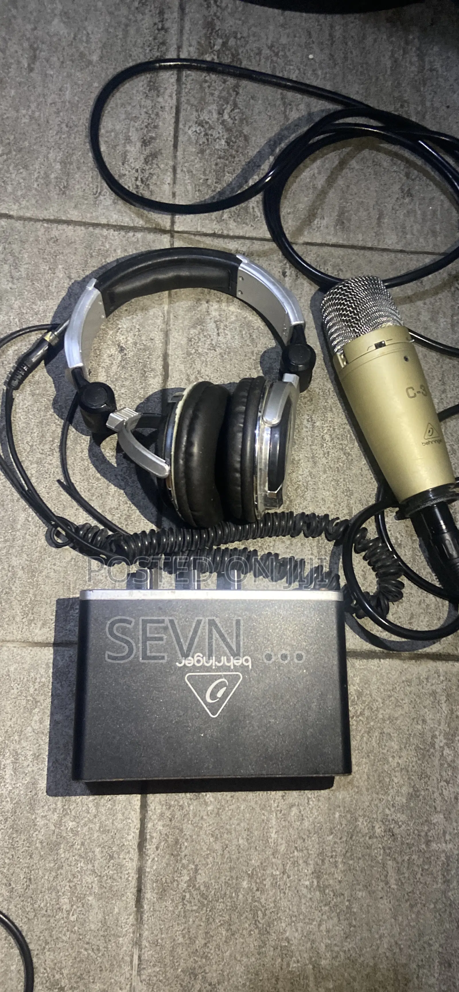 Behringer UM2 Audio Interface With Full Setup