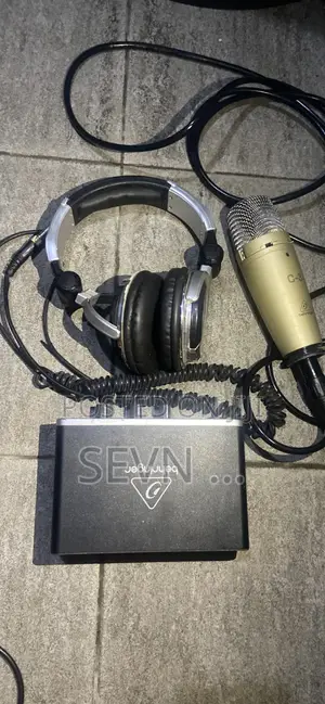 Behringer UM2 Audio Interface With Full Setup