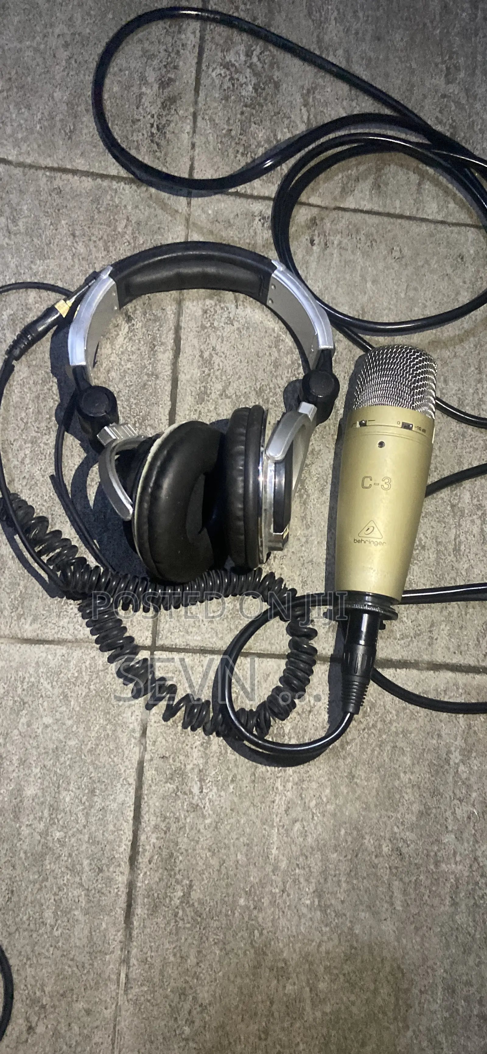 Behringer UM2 Audio Interface With Full Setup