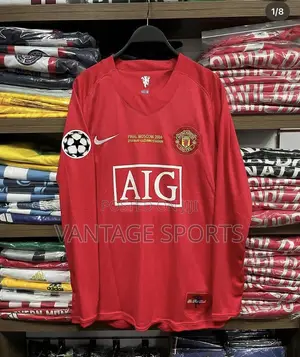 Manchester United Retro Jersey – Classic Man Utd Football Shirt