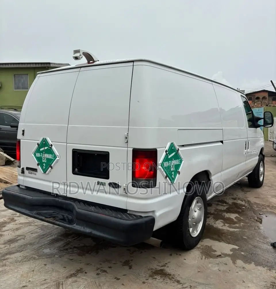 Ford E-150 2012 White