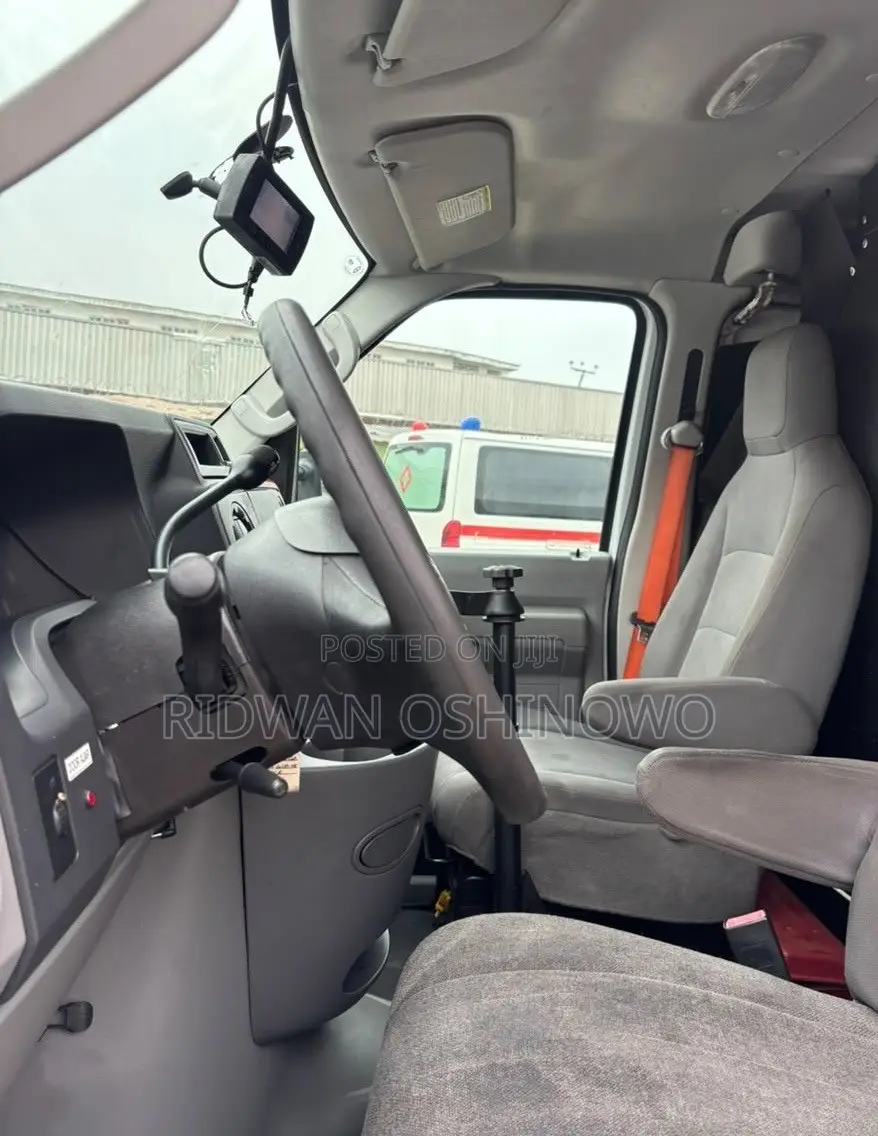 Ford E-150 2012 White