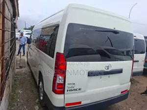 Toyota HiAce 2022 White