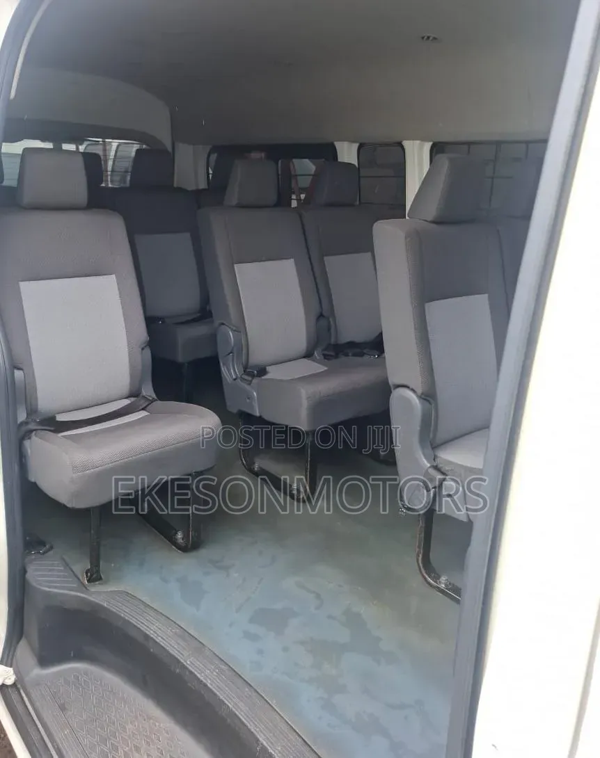 Toyota HiAce 2022 White