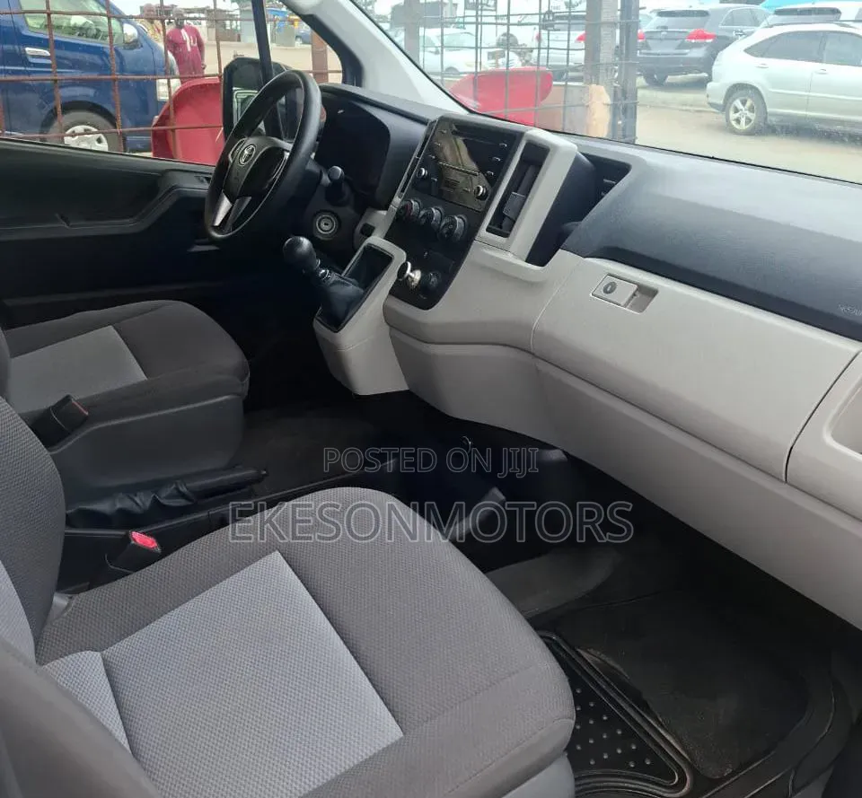 Toyota HiAce 2022 White