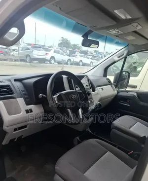 Toyota HiAce 2022 White