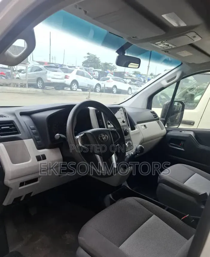 Toyota HiAce 2022 White