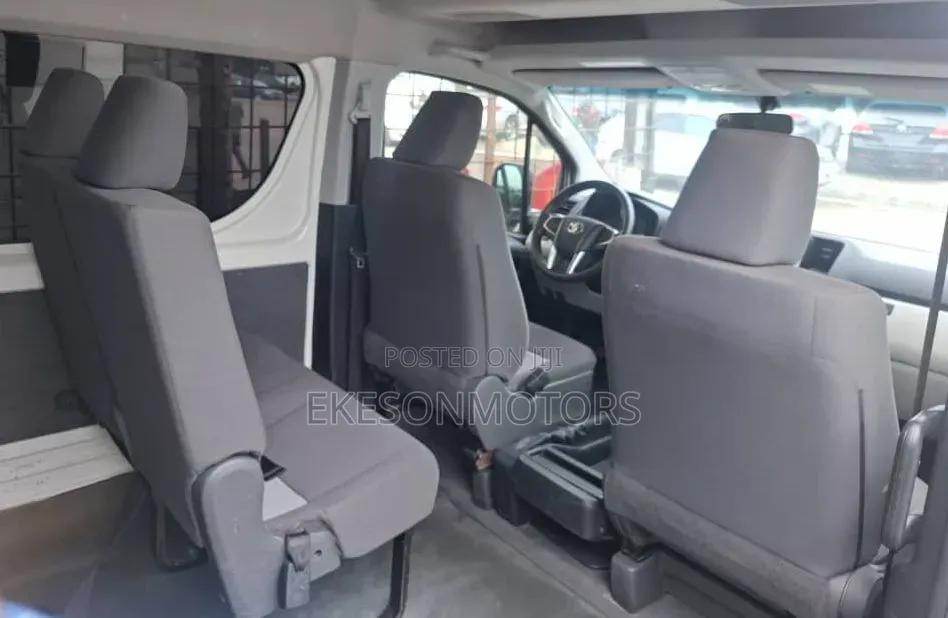 Toyota HiAce 2022 White