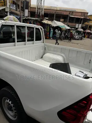 Hilux Automatic Booth Cover