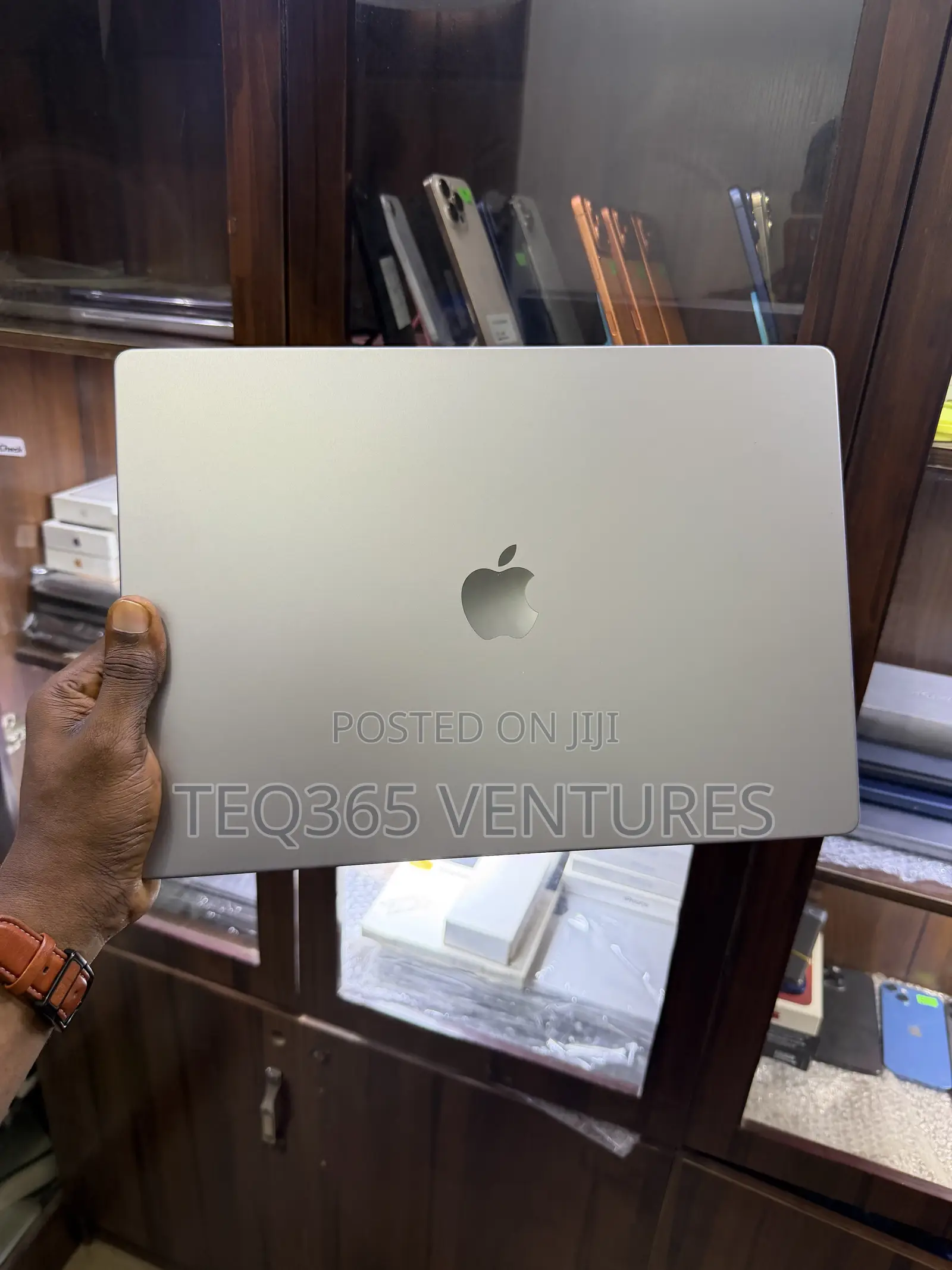 Laptop Apple MacBook Pro 2021 M1 32GB Apple M1 Pro SSD 512GB