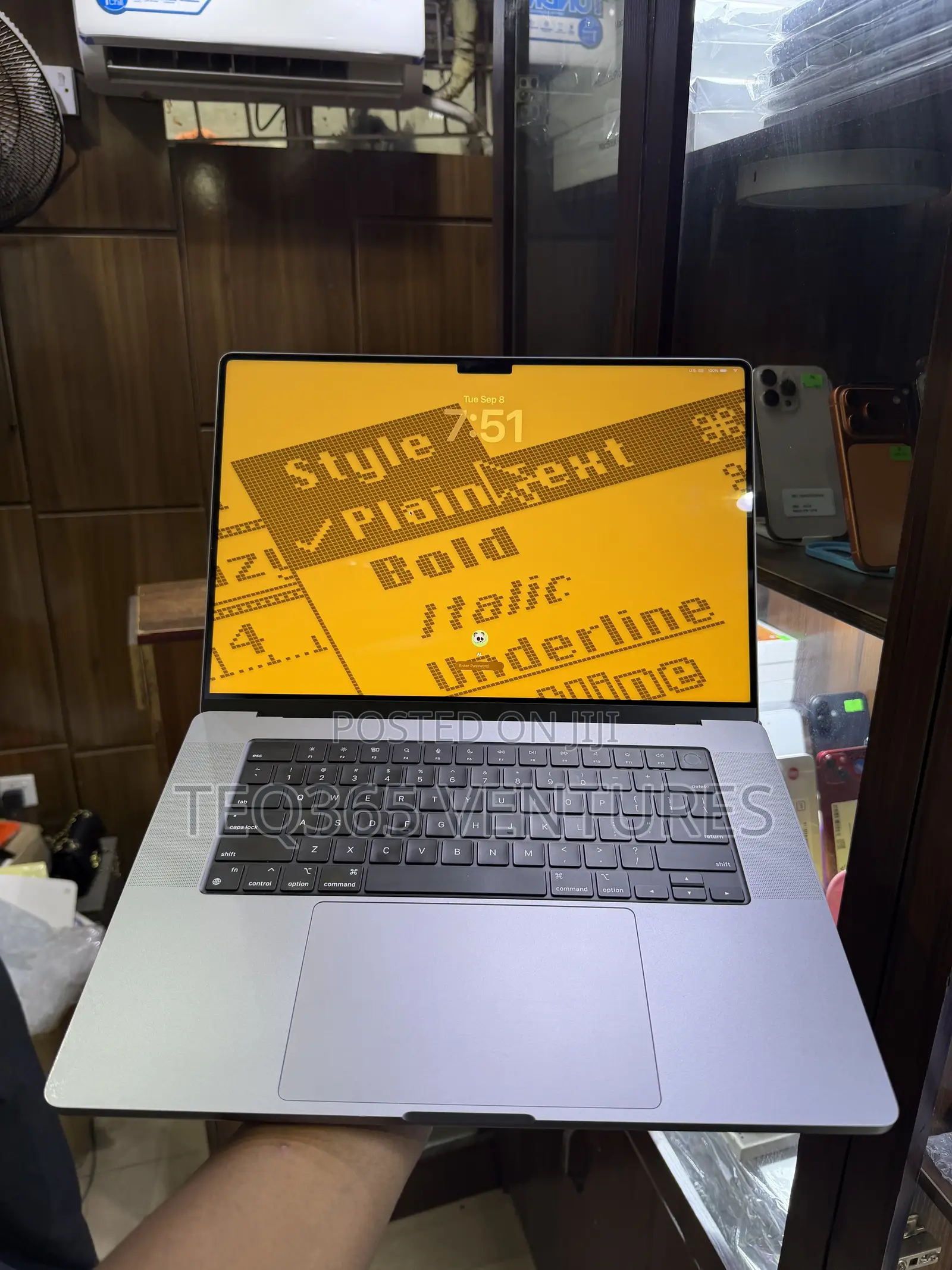 Laptop Apple MacBook Pro 2021 M1 32GB Apple M1 Pro SSD 512GB