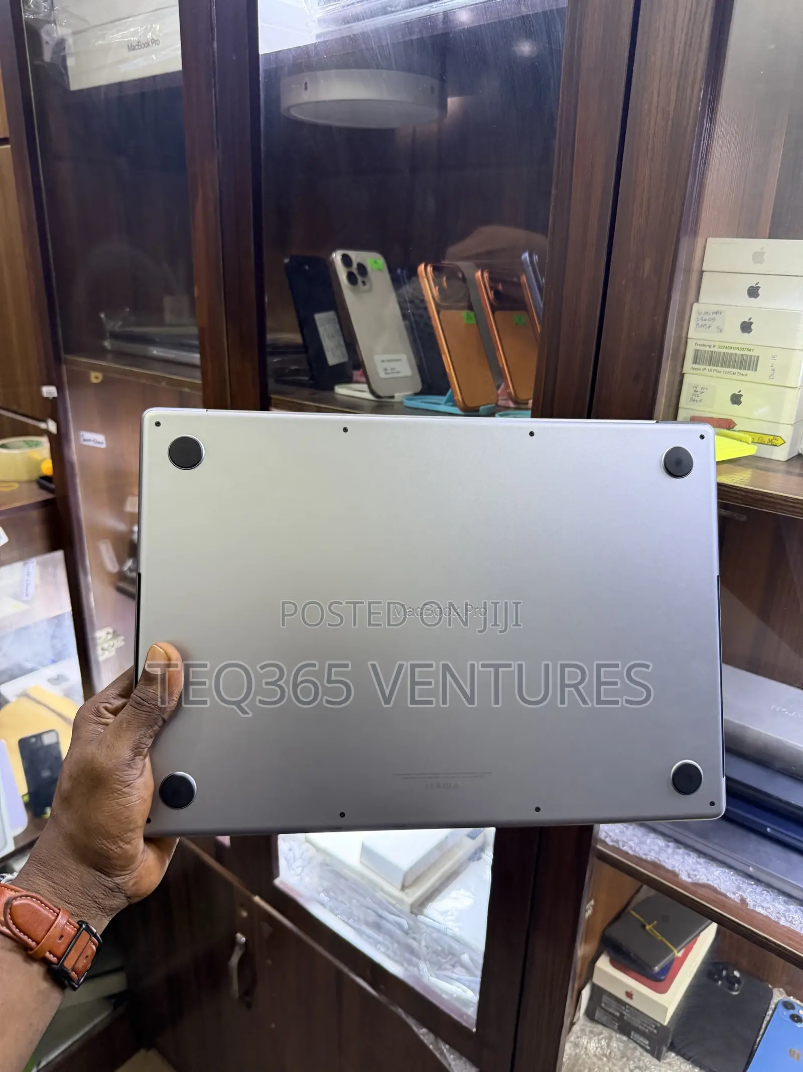 Laptop Apple MacBook Pro 2021 M1 32GB Apple M1 Pro SSD 512GB