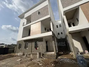 5bdrm Duplex in Jahi Gilmore for sale