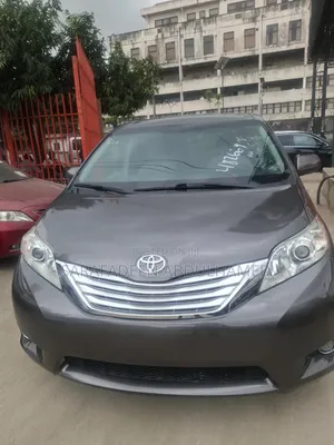Toyota Sienna LE 7-Passenger 4dr Minivan AWD (3.5L 6cyl 6A) 2014 Gray