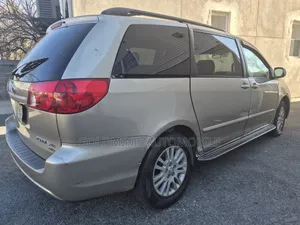 Toyota Sienna XLE Limited AWD 2006 Gold