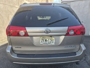 Toyota Sienna XLE Limited AWD 2006 Gold