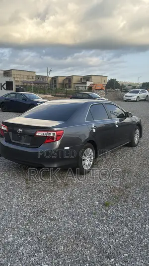 Toyota Camry LE 4dr Sedan (2.5L 4cyl 6A) 2012 Gray