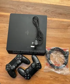 Slim Ps4 With 2 Pads + 10 Games