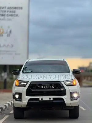 Toyota Hilux 2022 White
