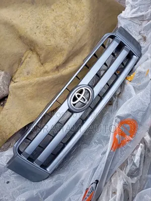 Grille for Toyota Highlander 2005 Available as Seen