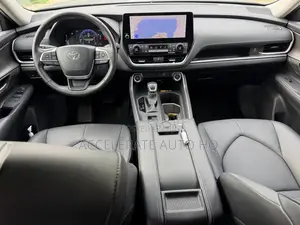 Toyota Grand Highlander XLE AWD 2024 Blue