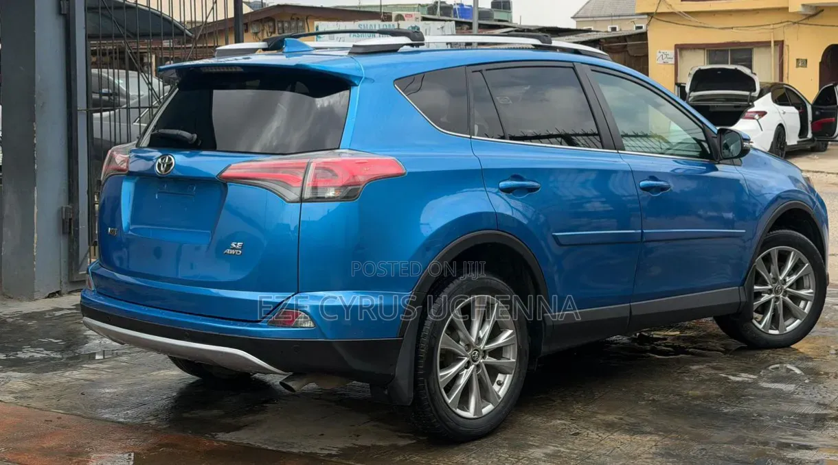 Toyota RAV4 2017 Blue