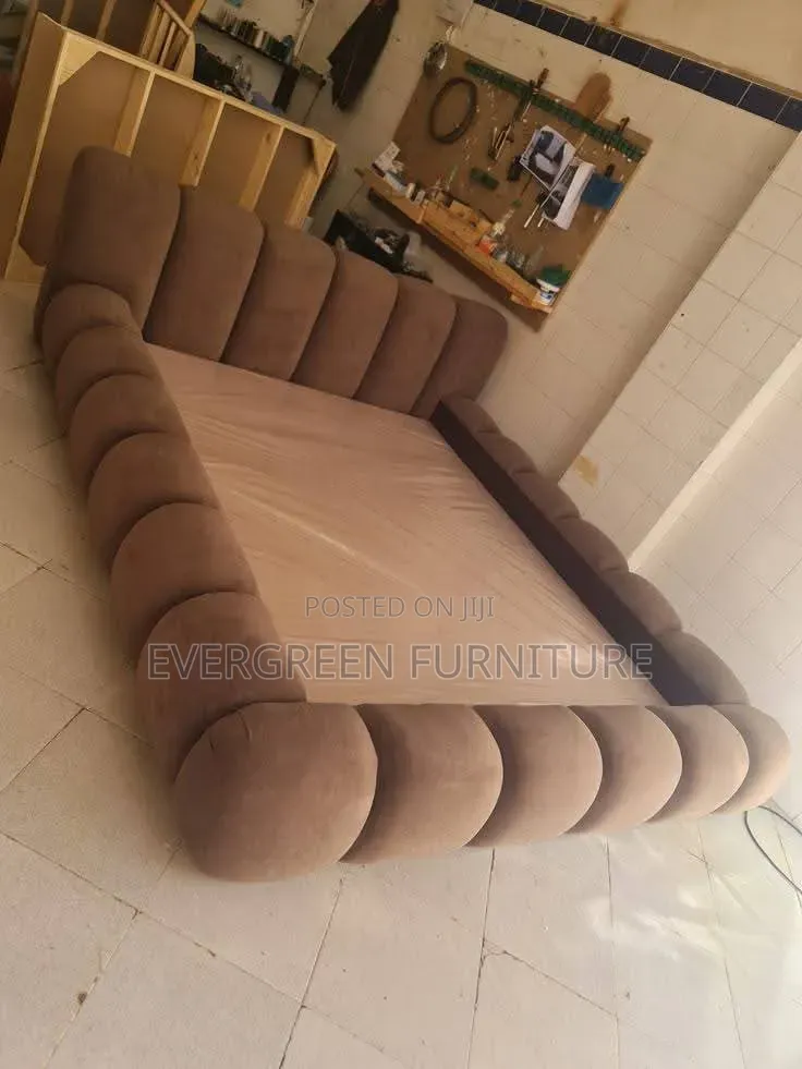 Unique Queen-Size Bedstand