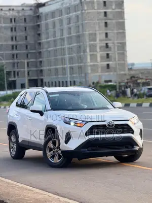 Toyota RAV4 XLE AWD 2024 White