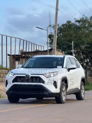 Toyota RAV4 XLE AWD 2024 White